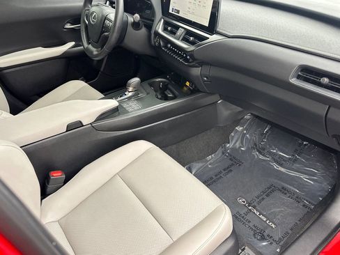 Certified 2025 Lexus UX 300h UX 300h w/ Accessory Package (Z2) image 32