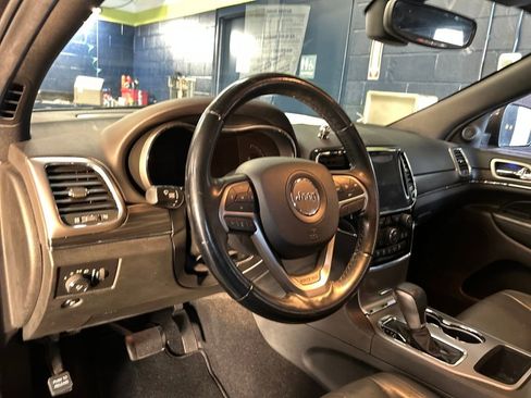 Used 2019 Jeep Grand Cherokee Limited image 10