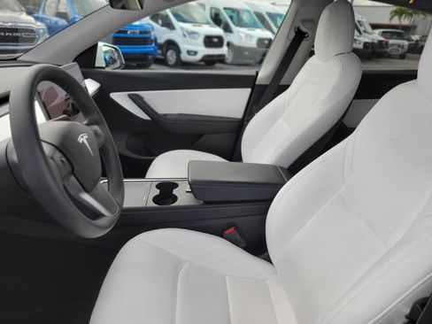 Used 2022 Tesla Model Y Performance image 17