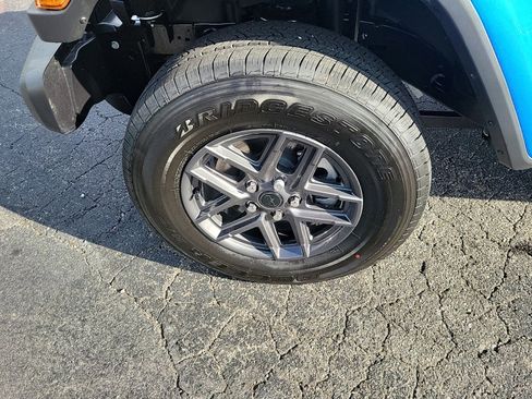 New 2025 Jeep Gladiator Sport image 11