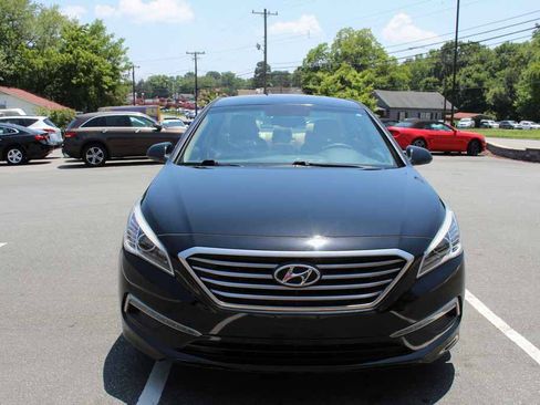 Used 2015 Hyundai Sonata SE w/ Option Group 09 FWD image 2