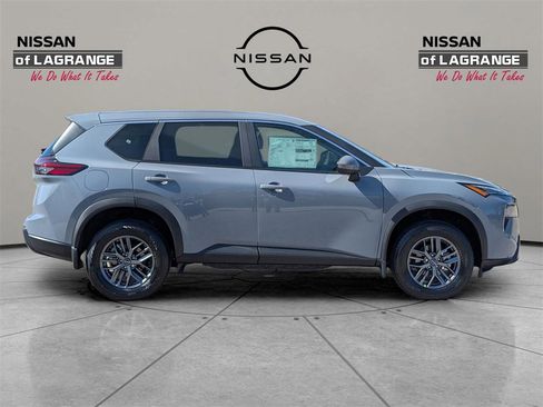 New 2026 Nissan Rogue SV image 4