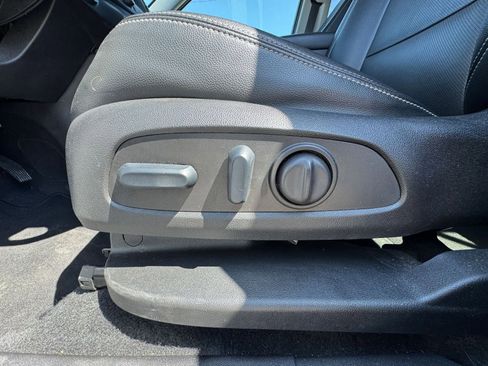 Used 2024 GMC Terrain SLT image 23