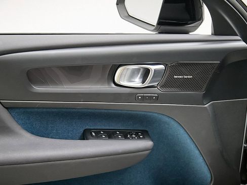 Certified 2023 Volvo XC40 Recharge Ultimate image 14