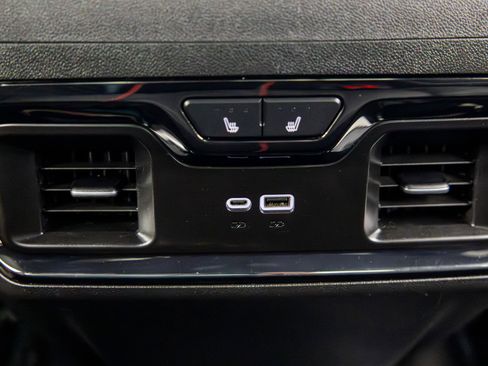 Used 2025 GMC Sierra 2500 AT4 w/ AT4 Premium Plus Package image 46