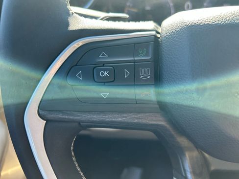 Used 2023 Jeep Grand Cherokee Limited image 25