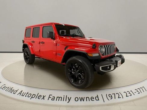 Used 2025 Jeep Wrangler Unlimited Sahara w/ Safety Group AWD/4WD image 7