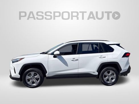 Used 2025 Toyota RAV4 XLE AWD/4WD image 2