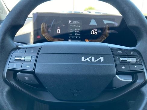 Used 2025 Kia K4 LXS image 16