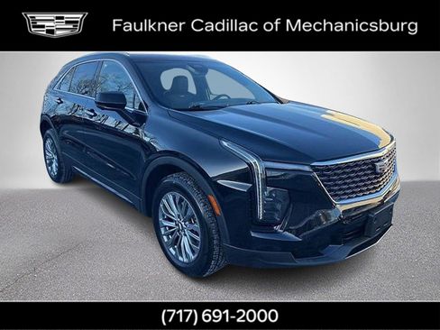 Used 2025 Cadillac XT4 Premium Luxury image 2
