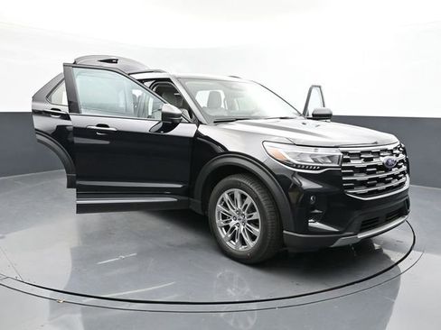 Used 2025 Ford Explorer Active w/ Active Comfort Package image 48