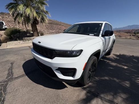 Used 2023 Jeep Grand Cherokee Altitude AWD/4WD image 1