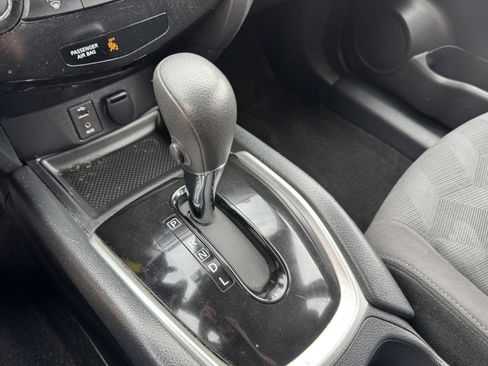 Used 2016 Nissan Rogue S FWD image 19