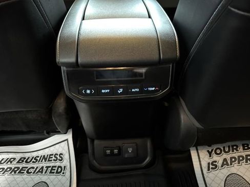 Used 2020 Toyota Highlander Limited image 22