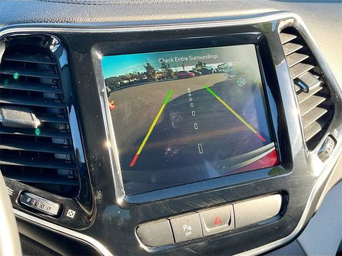 Certified 2019 Jeep Cherokee Limited w/ Luxury Group image 14