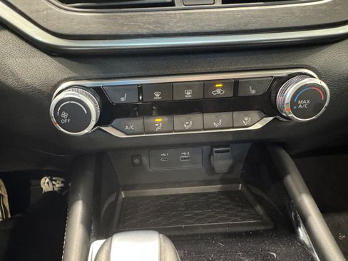 Used 2024 Nissan Altima 2.5 SV w/ SV Premium Package AWD/4WD image 21