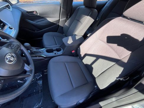 Used 2025 Toyota Corolla LE image 30