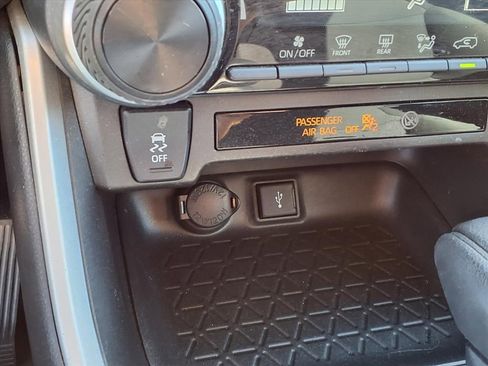 Used 2020 Toyota RAV4 LE image 15