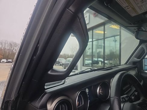 Used 2021 Jeep Wrangler Unlimited Sport image 38