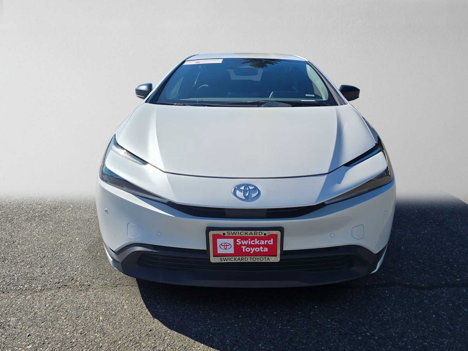 Certified 2025 Toyota Prius LE FWD image 8