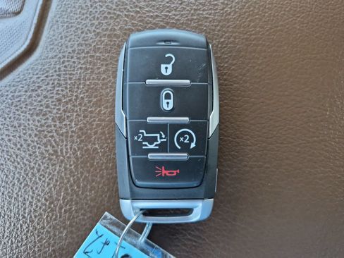 Used 2019 RAM 1500 Laramie AWD/4WD image 32