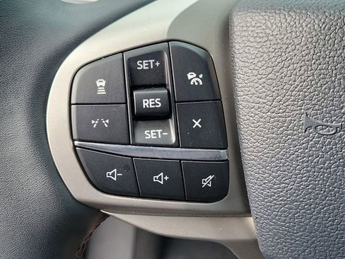 Used 2025 Ford Explorer Active w/ Active Comfort Package AWD/4WD image 13
