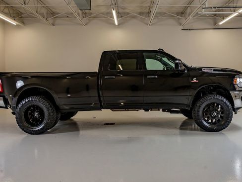 Used 2024 RAM 3500 Tradesman w/ Chrome Appearance Group AWD/4WD image 11