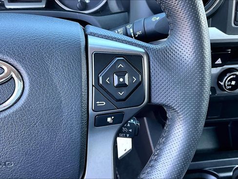 Used 2017 Toyota Tacoma SR5 AWD/4WD image 24