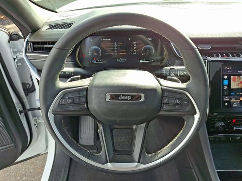 Used 2023 Jeep Grand Cherokee Altitude image 26