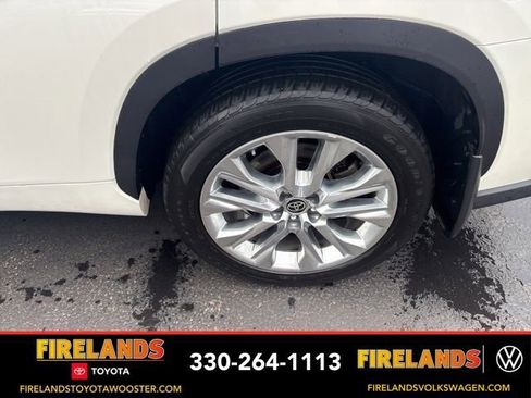 Used 2021 Toyota Highlander Limited image 24
