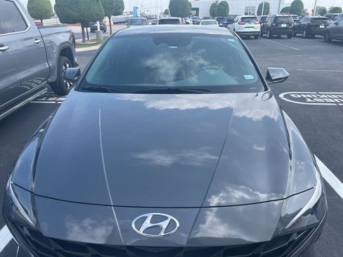 Used 2023 Hyundai Elantra SEL w/ Convenience Package FWD image 2