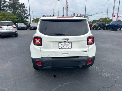 Used 2019 Jeep Renegade Latitude w/ Popular Equipment Group FWD image 6