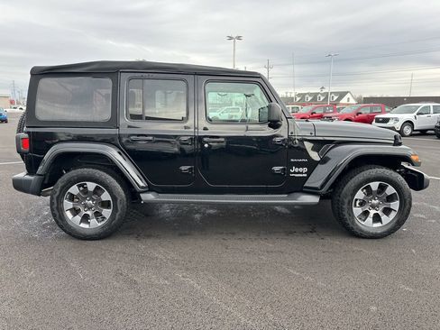Used 2018 Jeep Wrangler Unlimited Sahara image 4