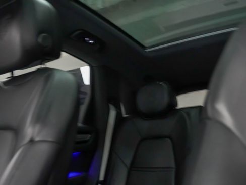 Certified 2023 Porsche Cayenne Platinum Edition image 35