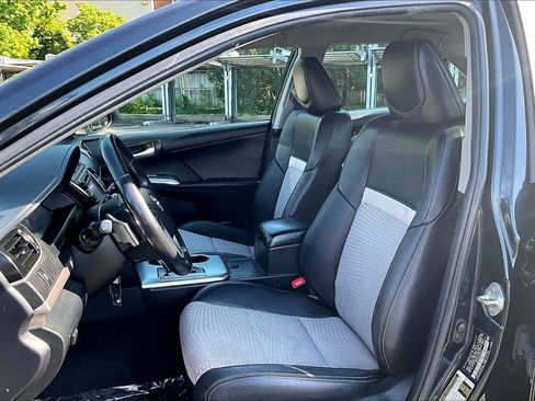 Used 2014 Toyota Camry SE FWD image 23