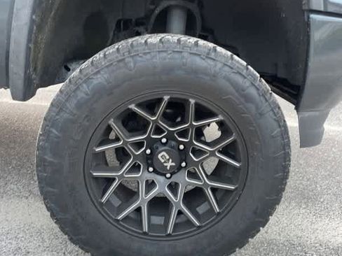 Used 2017 GMC Sierra 1500 SLE image 12