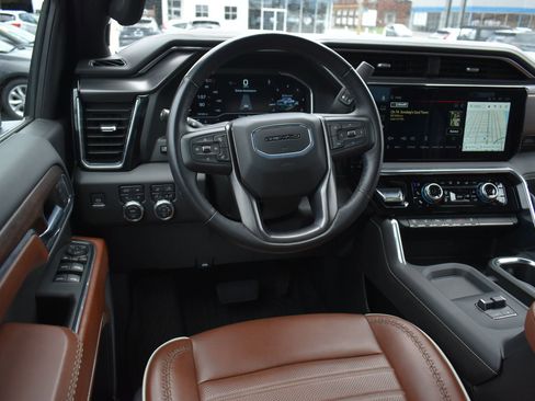 Used 2024 GMC Sierra 3500 Denali Ultimate AWD/4WD image 18
