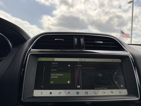 Used 2019 Jaguar F-PACE Premium AWD/4WD image 25