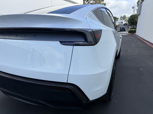 Used 2026 Tesla Model Y Long Range RWD image 8