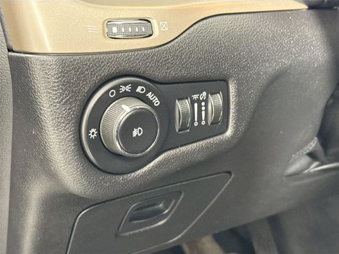 Used 2016 Jeep Cherokee Latitude image 14