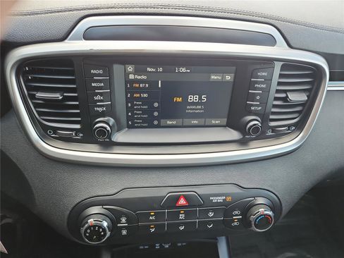 Used 2019 Kia Sorento LX image 20