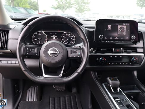 Used 2024 Nissan Pathfinder SV FWD image 17