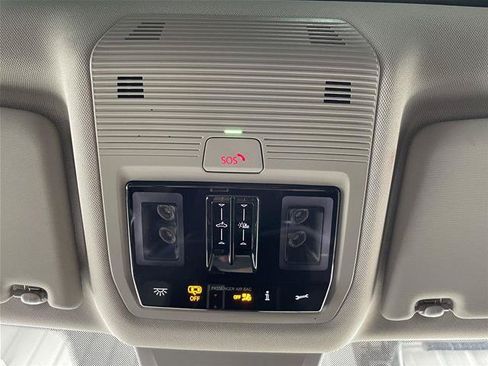 Used 2024 Volkswagen Atlas Peak Edition SEL AWD/4WD image 32