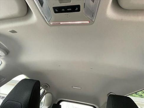 Used 2023 Toyota RAV4 LE AWD/4WD image 5