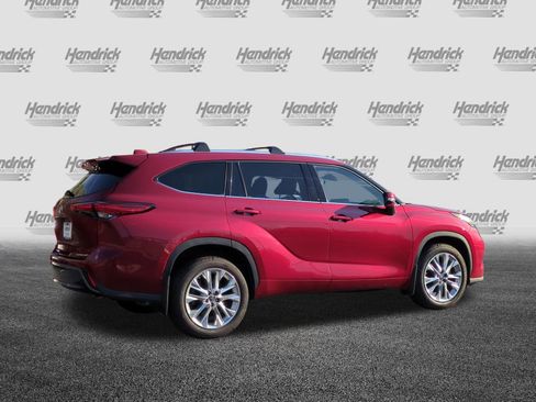 Used 2022 Toyota Highlander Limited image 9
