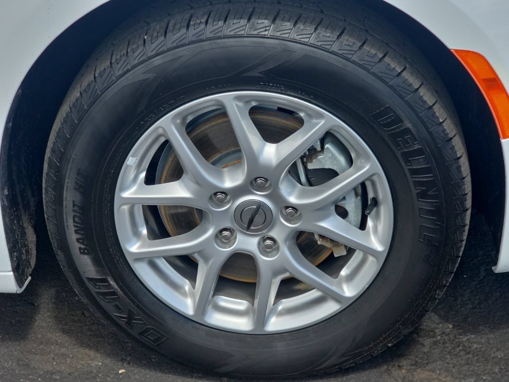 Used 2024 Chrysler Pacifica Touring-L FWD image 12