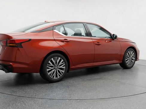 Used 2025 Nissan Altima 2.5 SV image 9