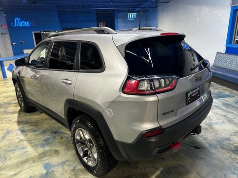 Used 2019 Jeep Cherokee Trailhawk w/ Cold Weather Group image 11