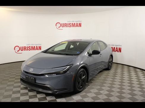 Used 2025 Toyota Prius LE FWD image 2