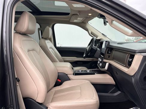 Used 2023 Ford Expedition Limited image 24